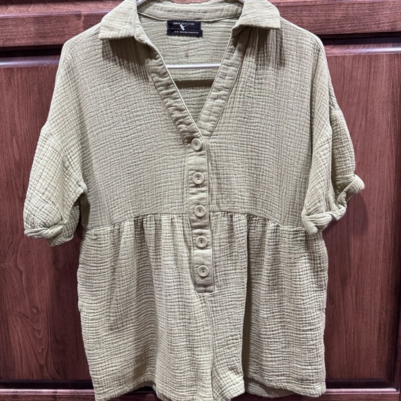 Urban Outfitters Olive Green Gauze Romper Women’s Size M Button Front Short Slee - Picture 4 of 8